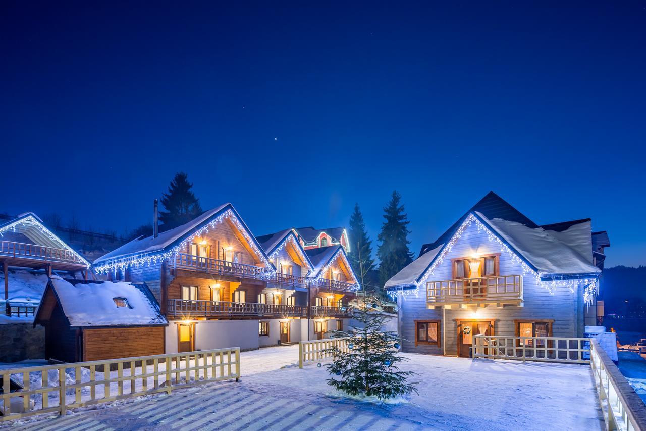 Family Hotel Kaskad Bukovel Bagian luar foto