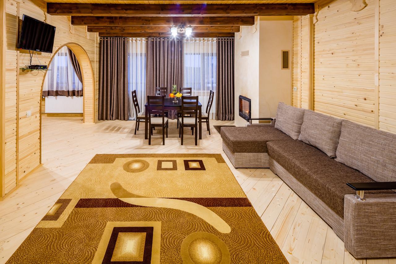 Family Hotel Kaskad Bukovel Bagian luar foto