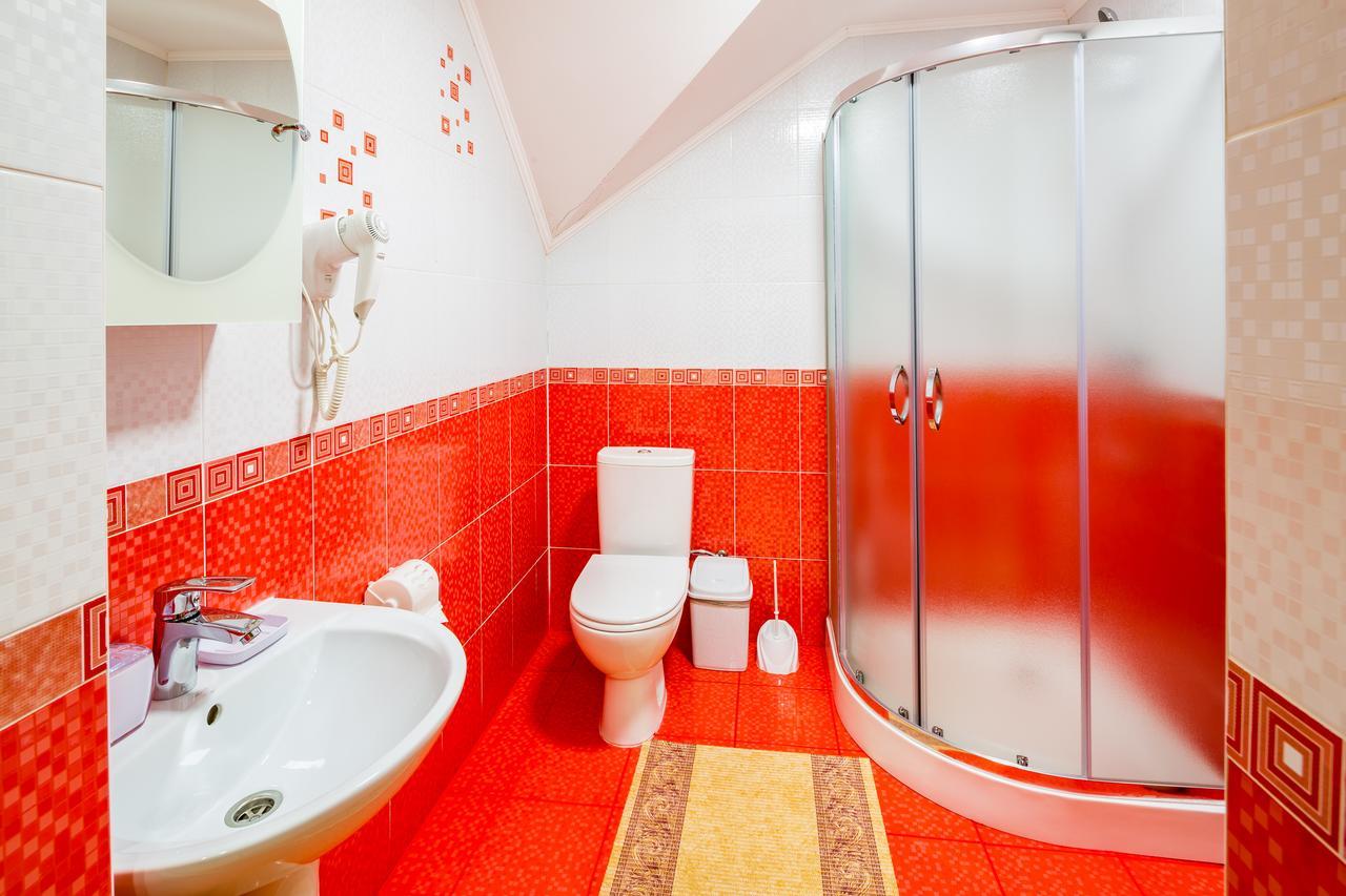 Family Hotel Kaskad Bukovel Bagian luar foto
