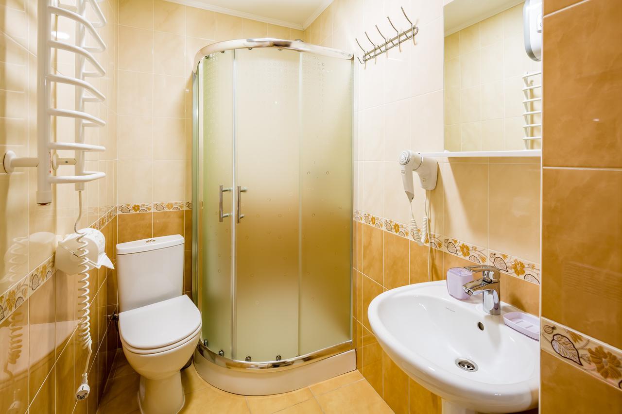 Family Hotel Kaskad Bukovel Bagian luar foto