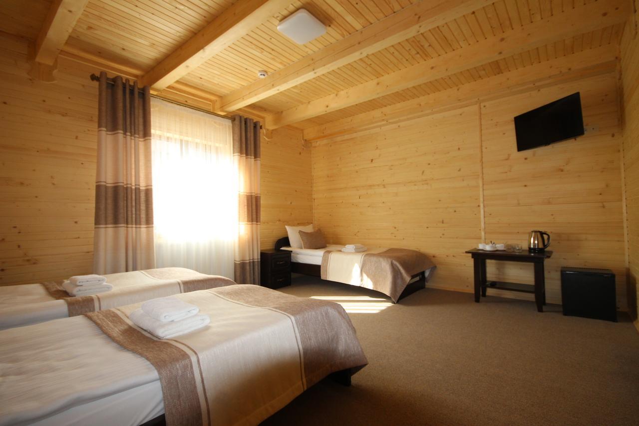 Family Hotel Kaskad Bukovel Bagian luar foto