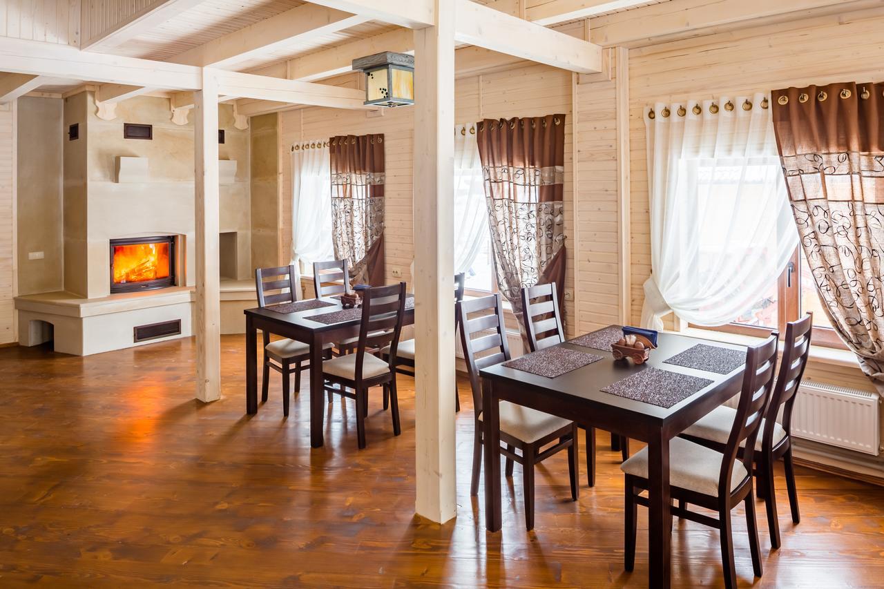 Family Hotel Kaskad Bukovel Bagian luar foto