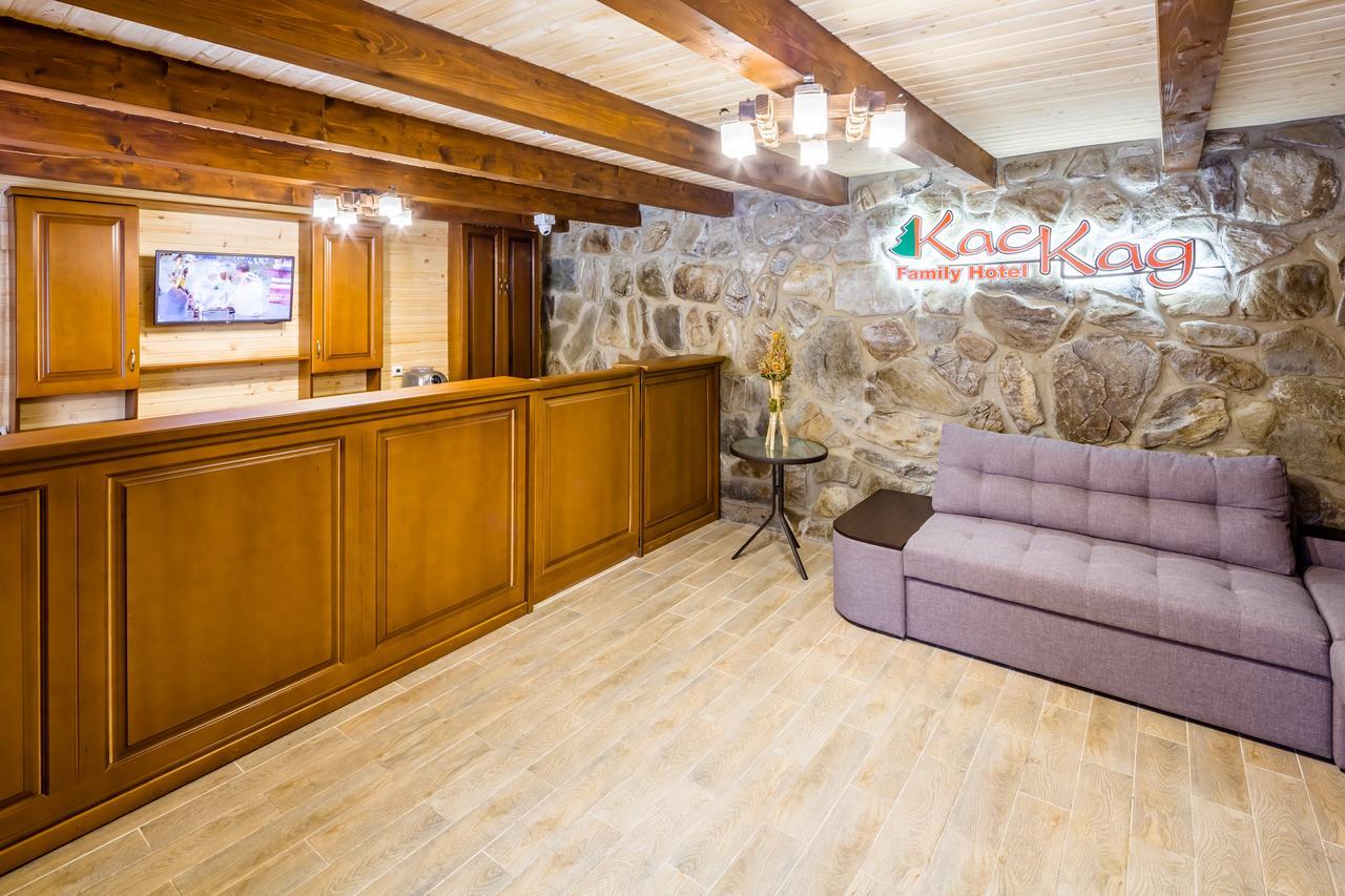 Family Hotel Kaskad Bukovel Bagian luar foto