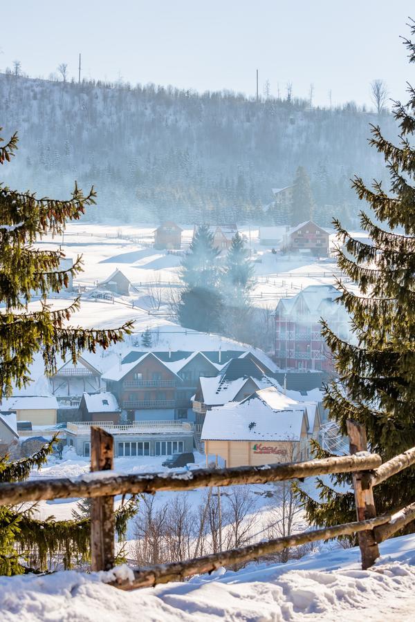 Family Hotel Kaskad Bukovel Bagian luar foto