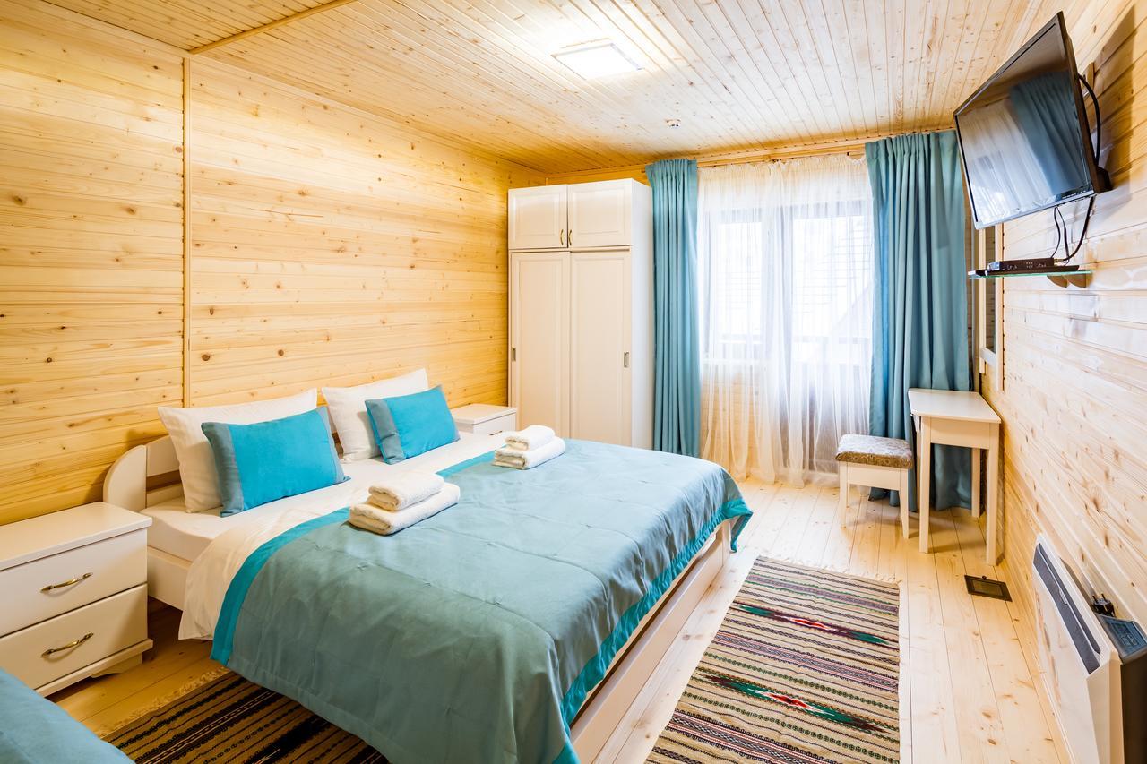 Family Hotel Kaskad Bukovel Bagian luar foto