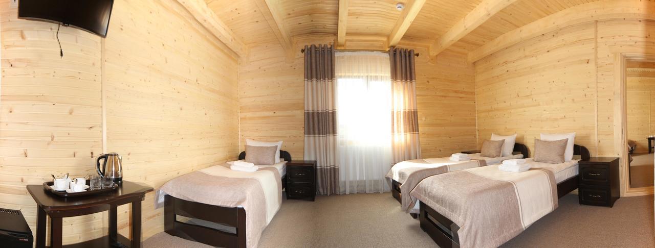 Family Hotel Kaskad Bukovel Bagian luar foto