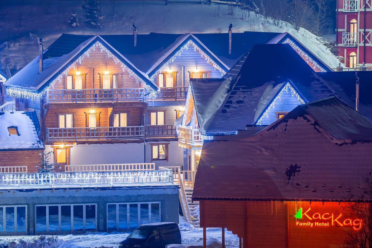 Family Hotel Kaskad Bukovel Bagian luar foto