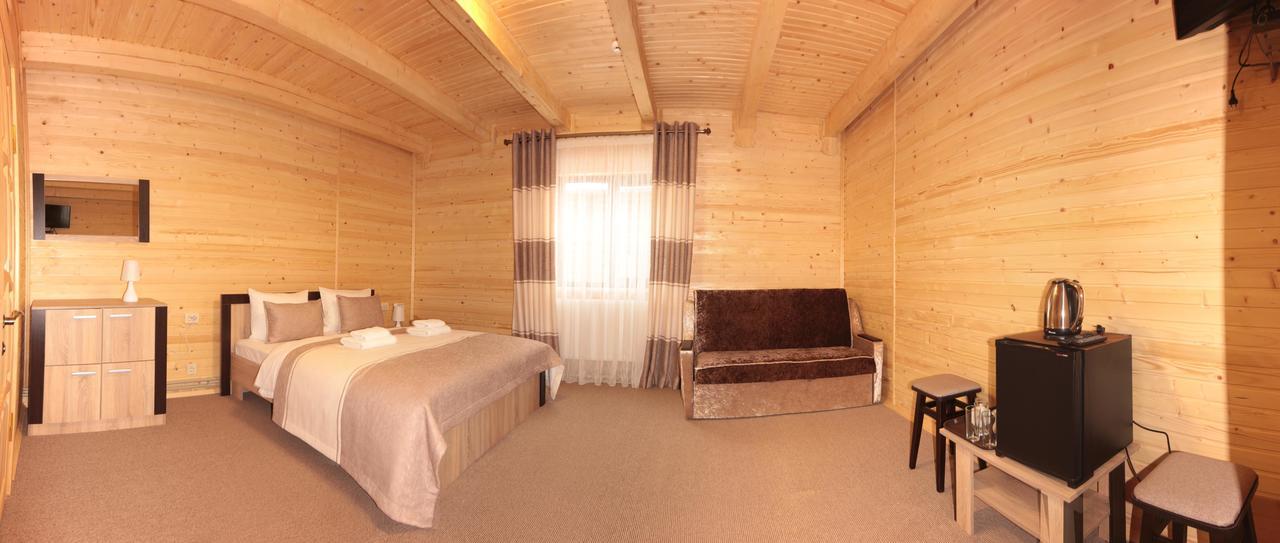 Family Hotel Kaskad Bukovel Bagian luar foto