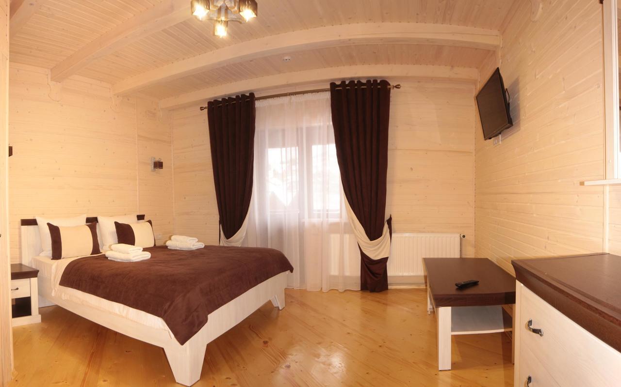 Family Hotel Kaskad Bukovel Bagian luar foto