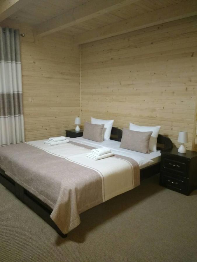 Family Hotel Kaskad Bukovel Bagian luar foto
