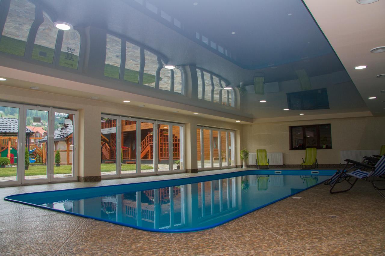 Family Hotel Kaskad Bukovel Bagian luar foto