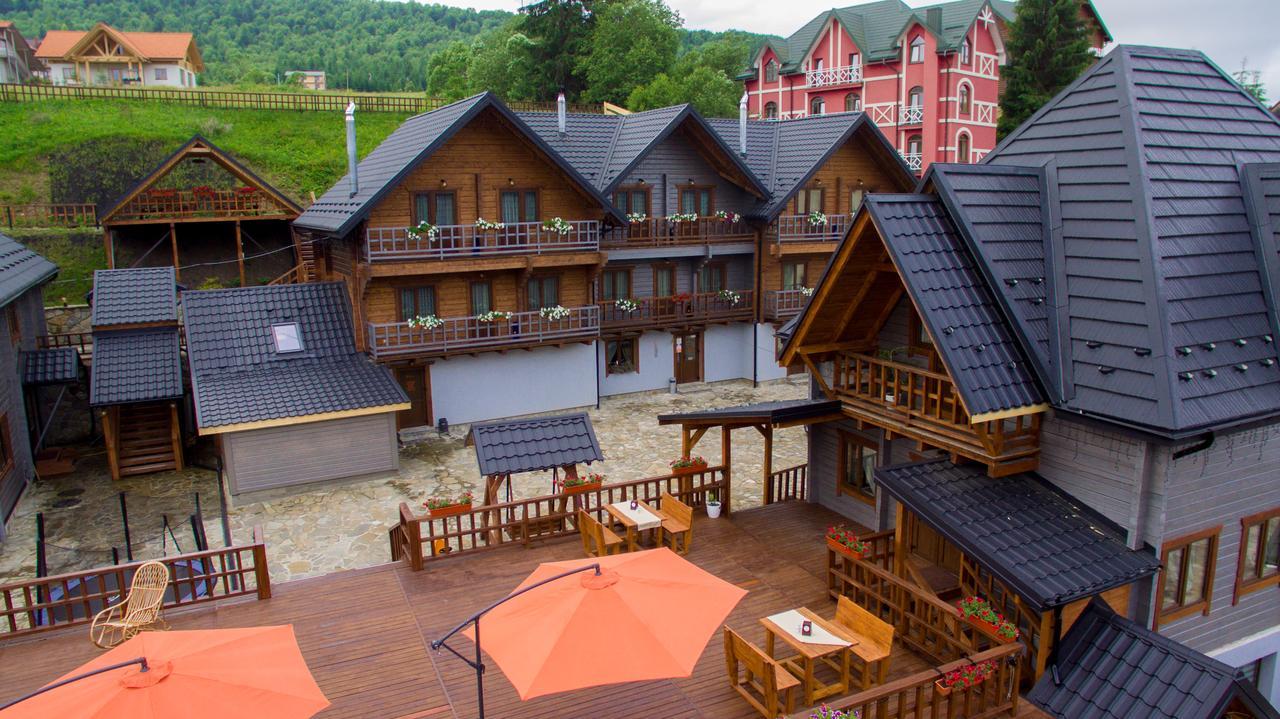 Family Hotel Kaskad Bukovel Bagian luar foto