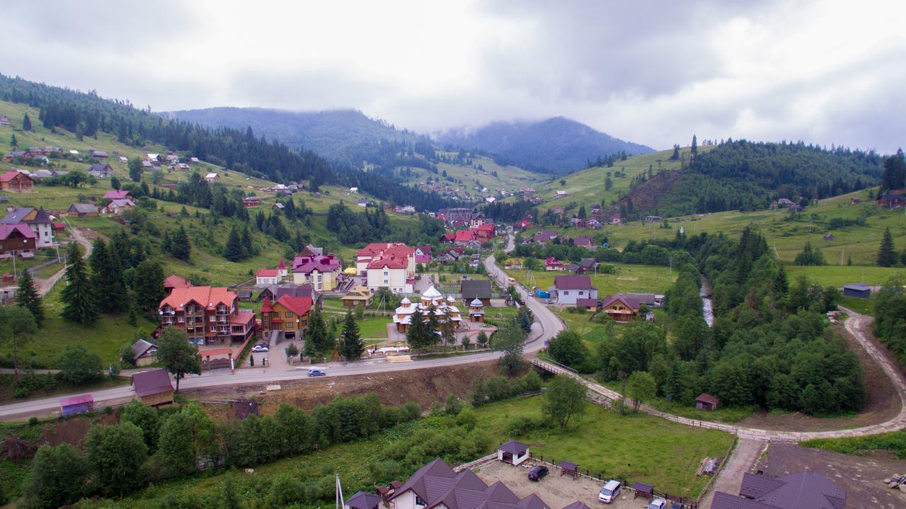 Family Hotel Kaskad Bukovel Bagian luar foto