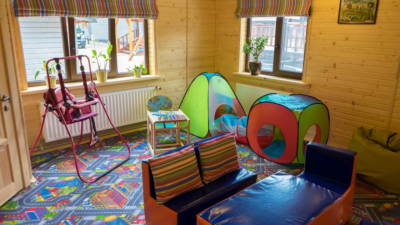 Family Hotel Kaskad Bukovel Bagian luar foto