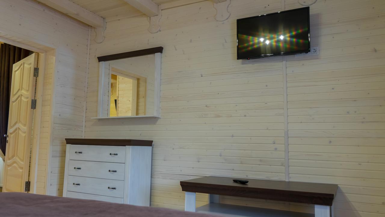 Family Hotel Kaskad Bukovel Bagian luar foto